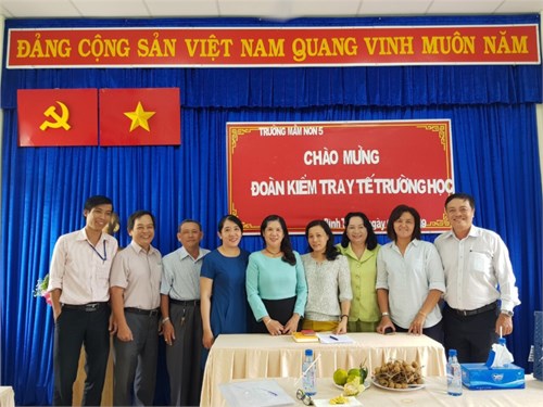 Đoàn kiểm tra công tác Y tế trường học quận